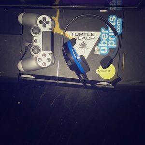 PS4 With Controller And Wireless Mic